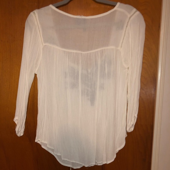 Full Tilt 3-Quarter Sleeve Distressed Top - Picture 4 of 4